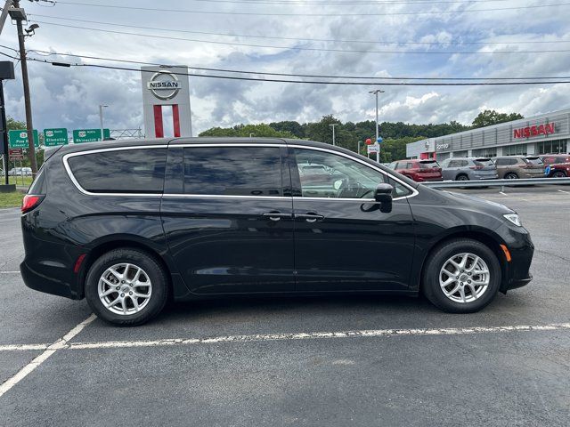 2023 Chrysler Pacifica Touring-L