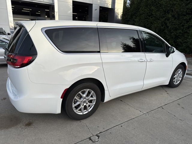 2023 Chrysler Pacifica Touring-L