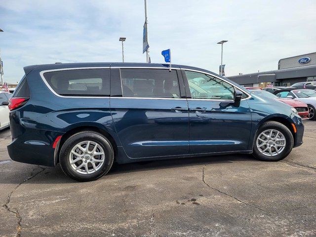 2023 Chrysler Pacifica Touring-L