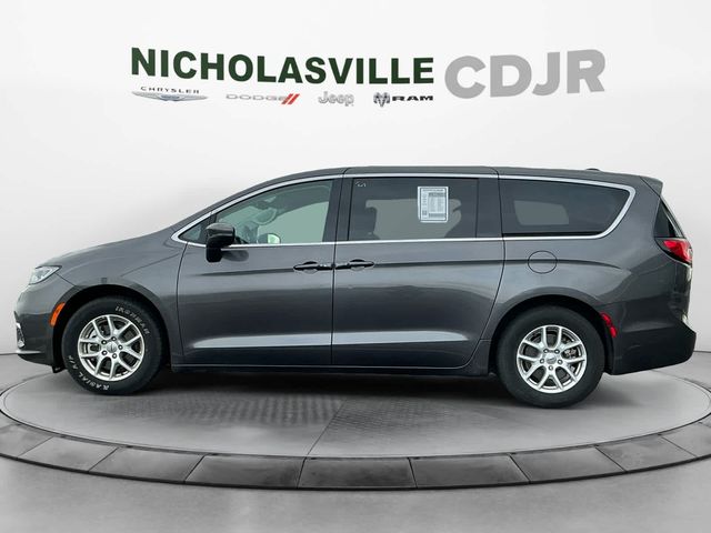 2023 Chrysler Pacifica Touring-L