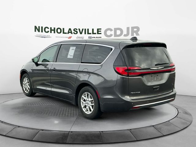 2023 Chrysler Pacifica Touring-L