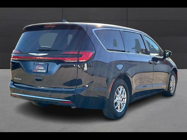 2023 Chrysler Pacifica Touring-L