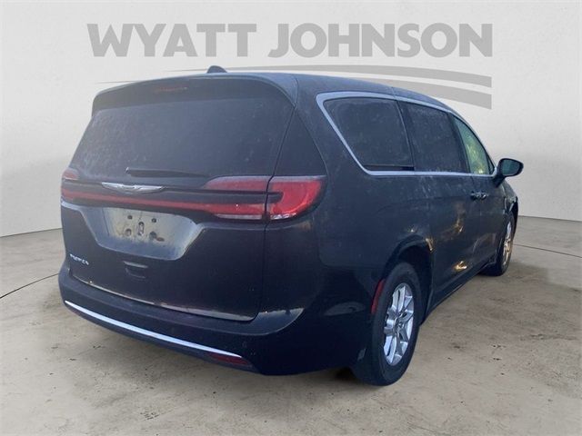 2023 Chrysler Pacifica Touring-L