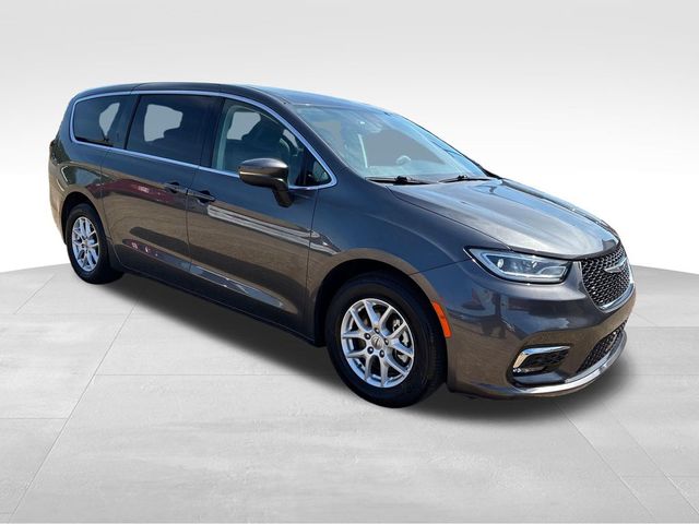 2023 Chrysler Pacifica Touring-L