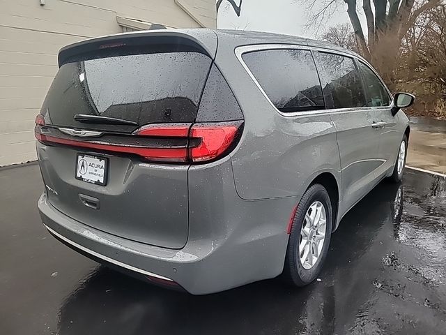 2023 Chrysler Pacifica Touring-L