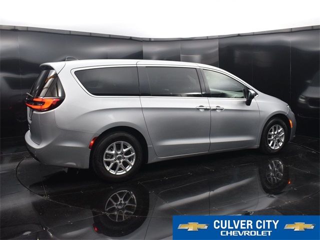 2023 Chrysler Pacifica Touring-L