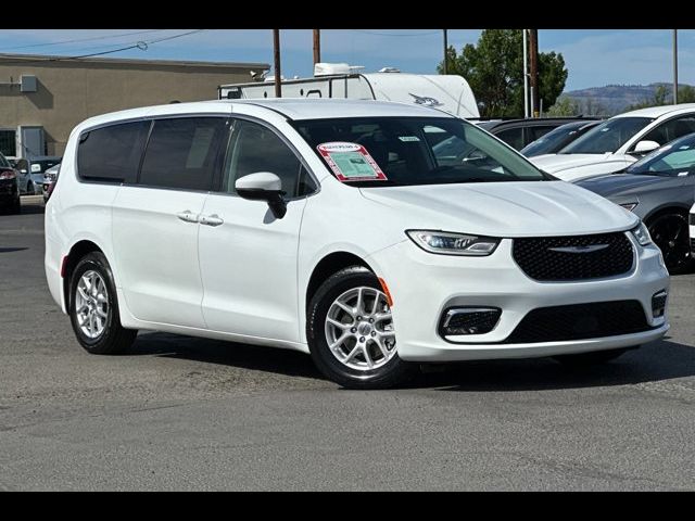 2023 Chrysler Pacifica Touring-L