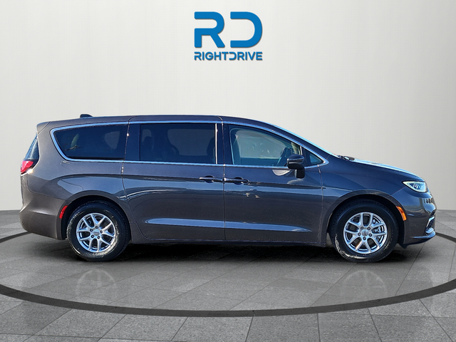 2023 Chrysler Pacifica Touring-L
