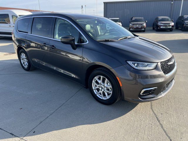 2023 Chrysler Pacifica Touring-L