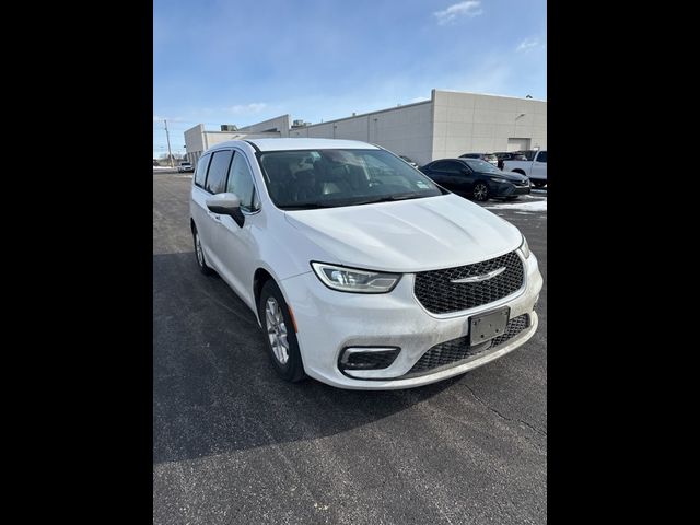 2023 Chrysler Pacifica Touring-L