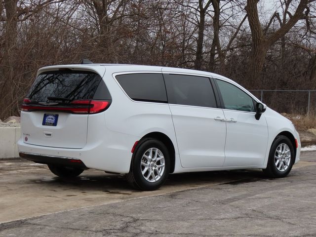 2023 Chrysler Pacifica Touring-L