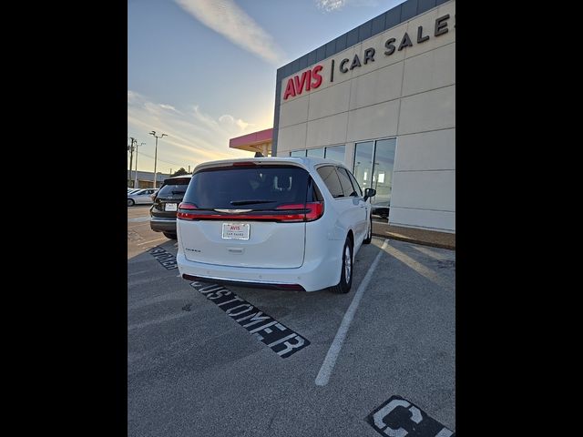 2023 Chrysler Pacifica Touring-L