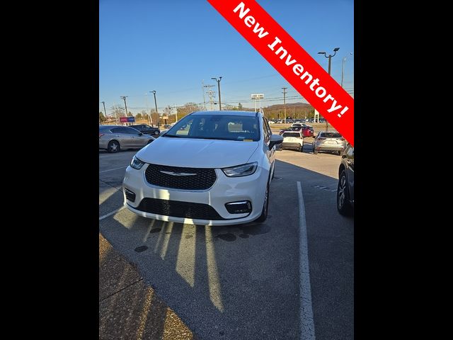 2023 Chrysler Pacifica Touring-L