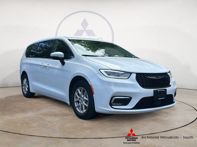 2023 Chrysler Pacifica Touring-L