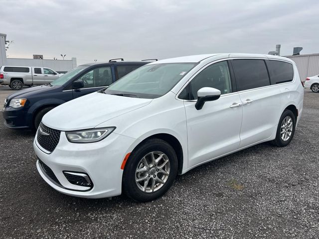 2023 Chrysler Pacifica Touring-L