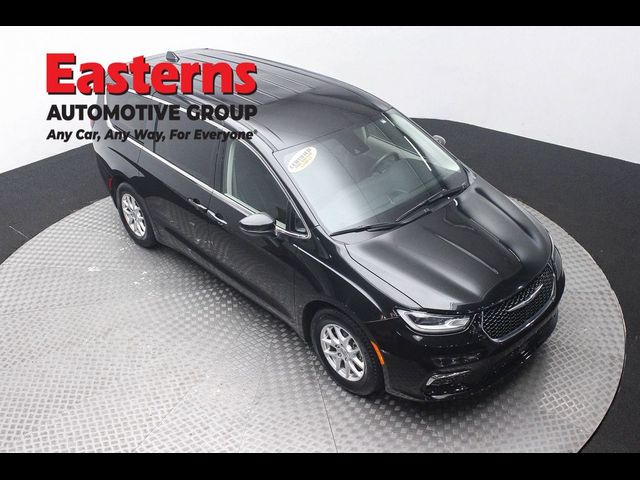 2023 Chrysler Pacifica Touring-L