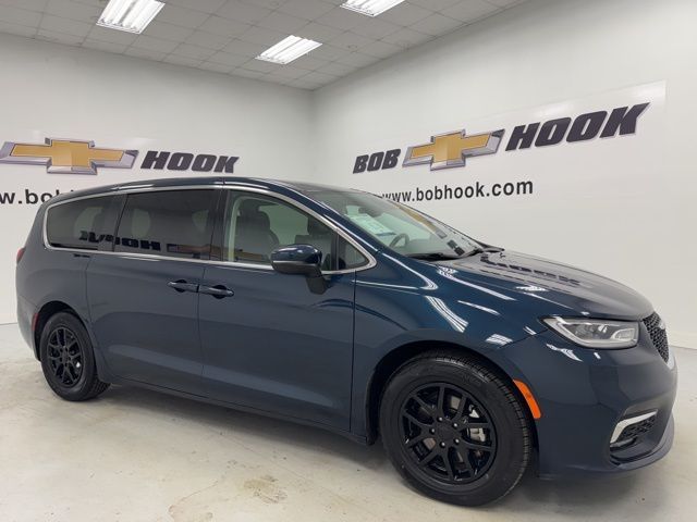 2023 Chrysler Pacifica Touring-L