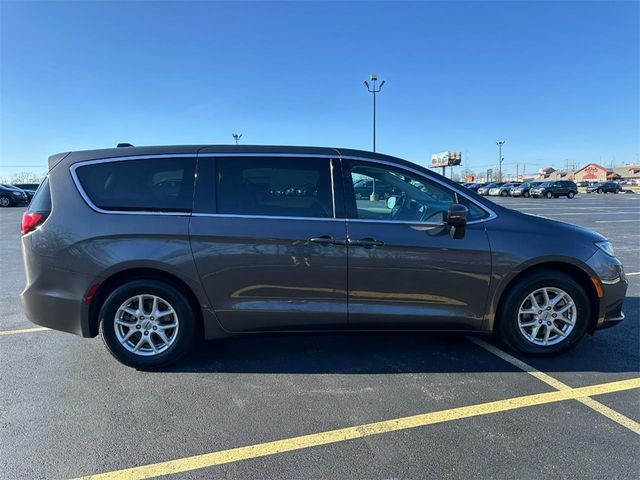 2023 Chrysler Pacifica Touring-L