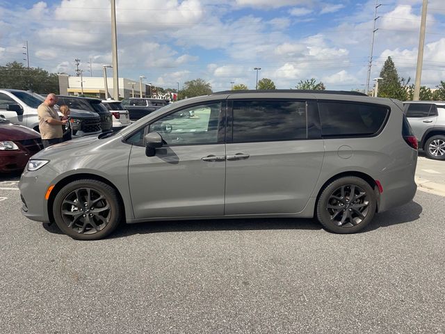 2023 Chrysler Pacifica Touring-L