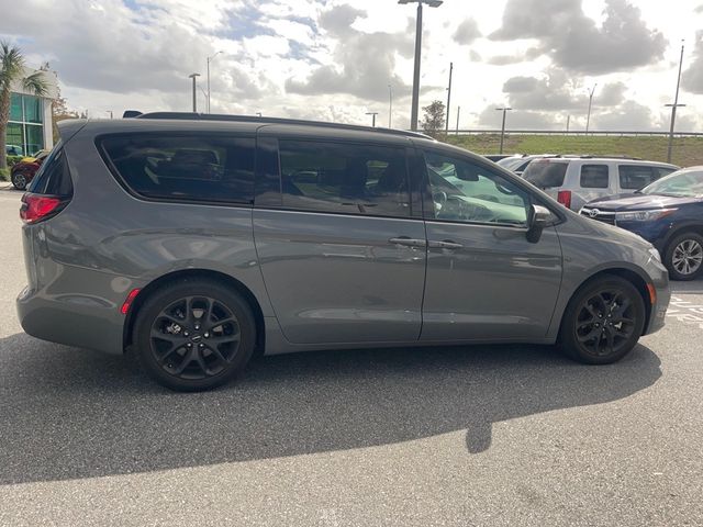 2023 Chrysler Pacifica Touring-L