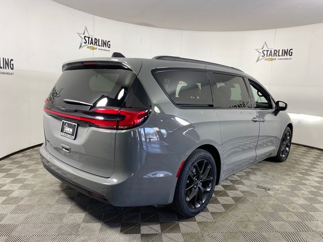 2023 Chrysler Pacifica Touring-L