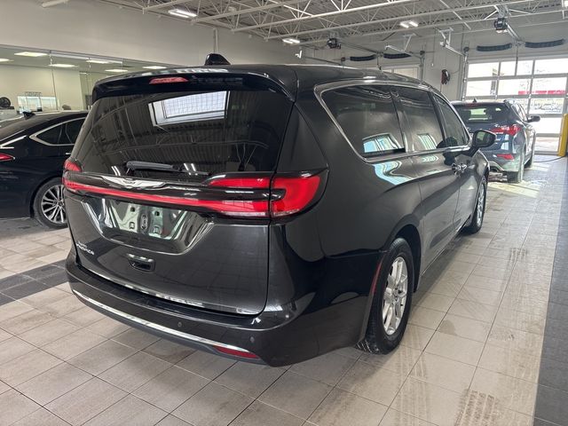 2023 Chrysler Pacifica Touring-L