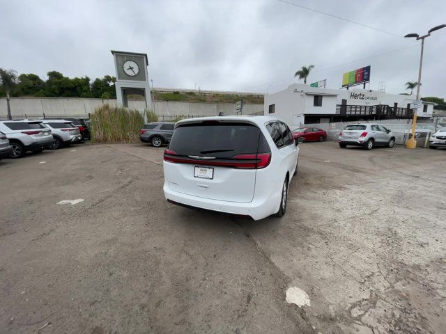 2023 Chrysler Pacifica Touring-L