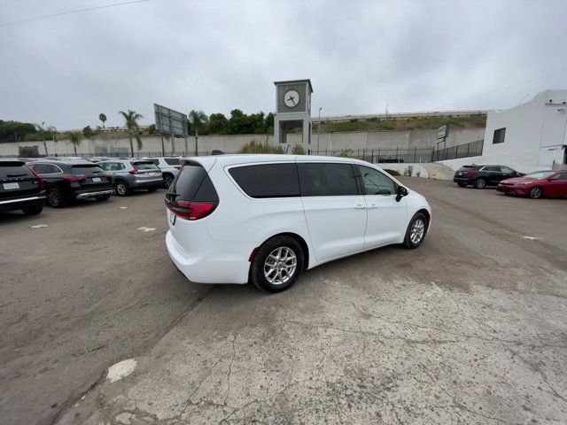 2023 Chrysler Pacifica Touring-L