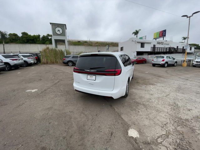 2023 Chrysler Pacifica Touring-L