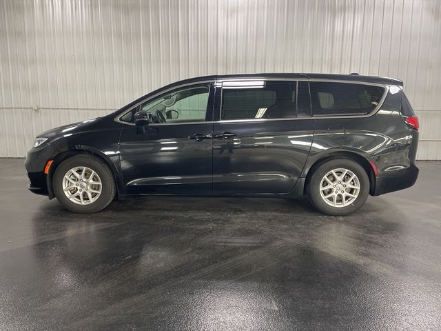 2023 Chrysler Pacifica Touring-L