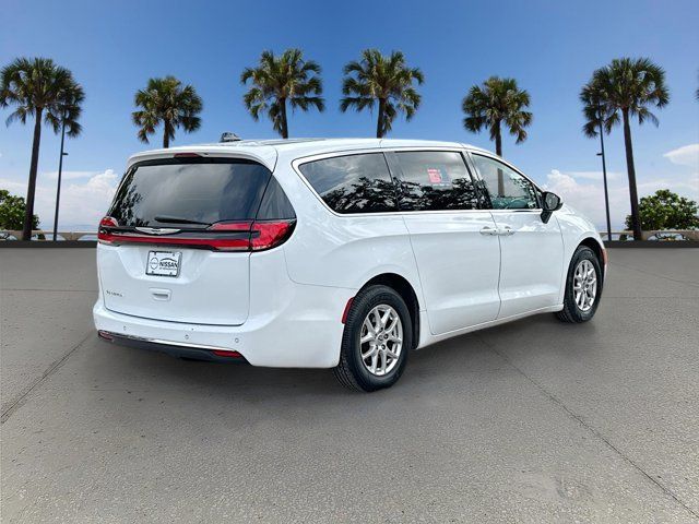 2023 Chrysler Pacifica Touring-L