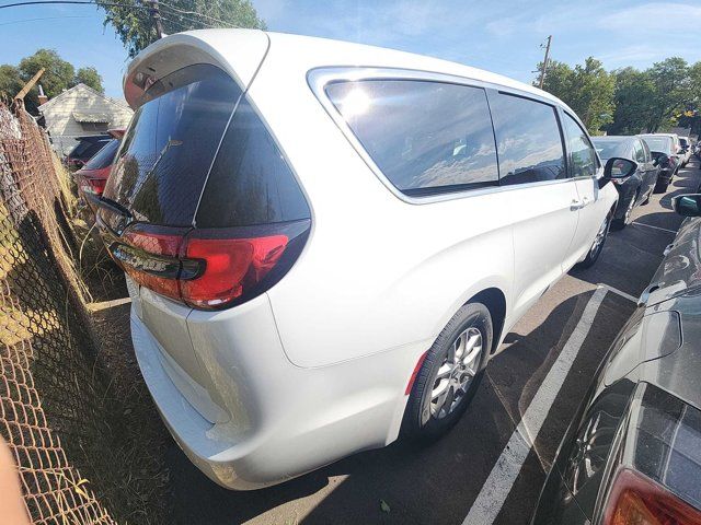 2023 Chrysler Pacifica Touring-L