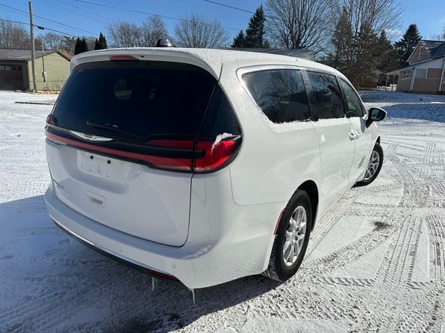 2023 Chrysler Pacifica Touring-L