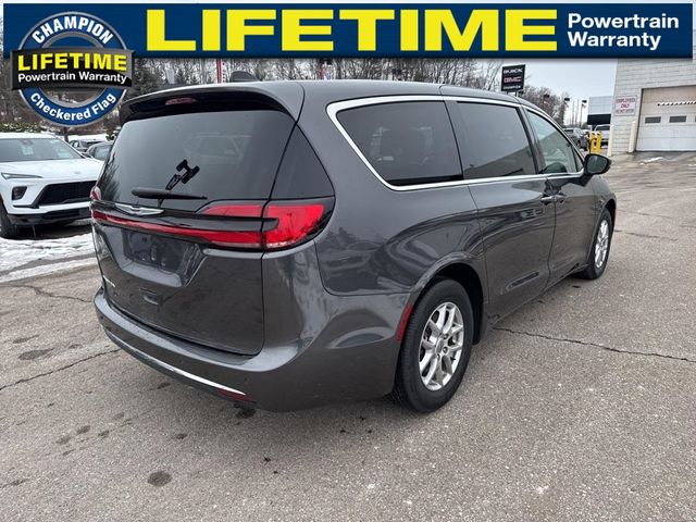 2023 Chrysler Pacifica Touring-L