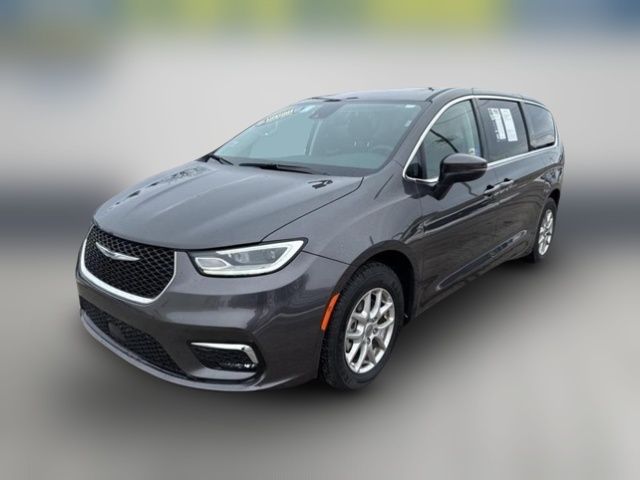 2023 Chrysler Pacifica Touring-L