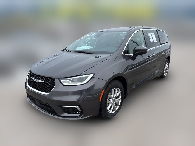 2023 Chrysler Pacifica Touring-L