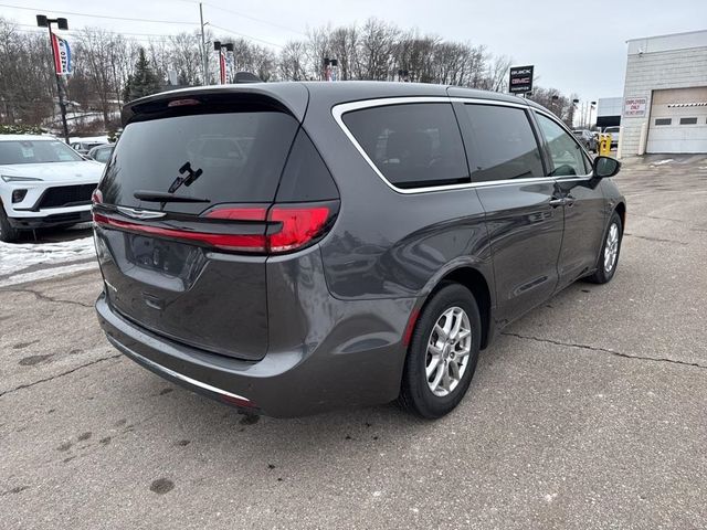 2023 Chrysler Pacifica Touring-L