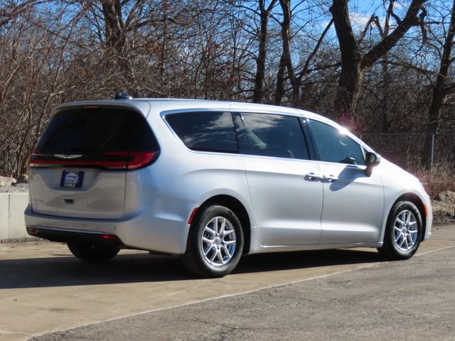 2023 Chrysler Pacifica Touring-L