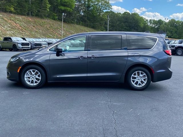 2023 Chrysler Pacifica Touring-L