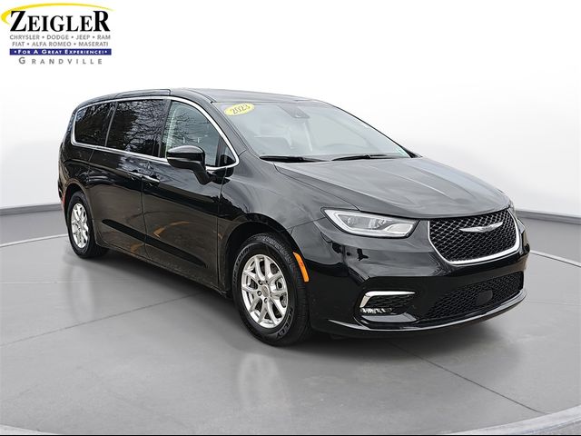 2023 Chrysler Pacifica Touring-L