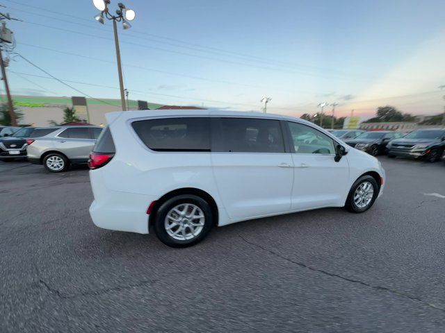 2023 Chrysler Pacifica Touring-L