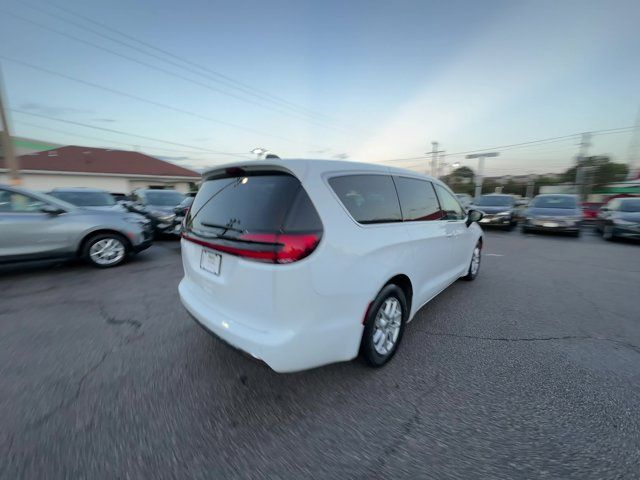 2023 Chrysler Pacifica Touring-L