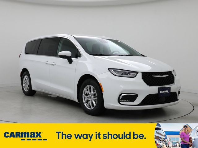 2023 Chrysler Pacifica Touring-L