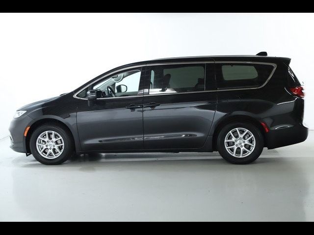 2023 Chrysler Pacifica Touring-L