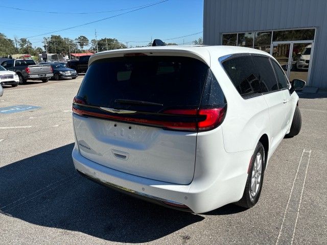 2023 Chrysler Pacifica Touring-L