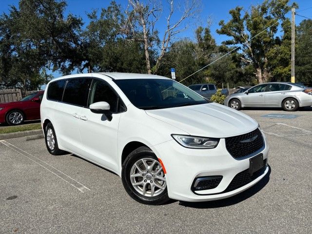 2023 Chrysler Pacifica Touring-L