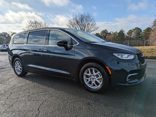 2023 Chrysler Pacifica Touring-L