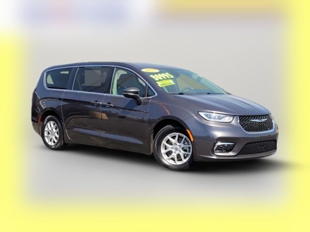 2023 Chrysler Pacifica Touring-L