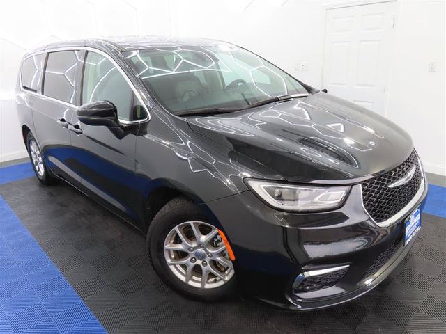 2023 Chrysler Pacifica Touring-L
