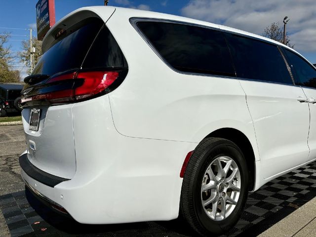 2023 Chrysler Pacifica Touring-L